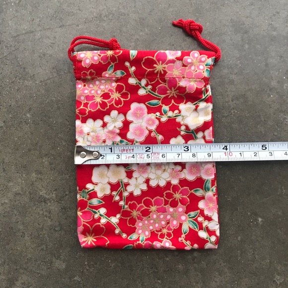 Hand Mirror & Pouch - Picture 5 of 11